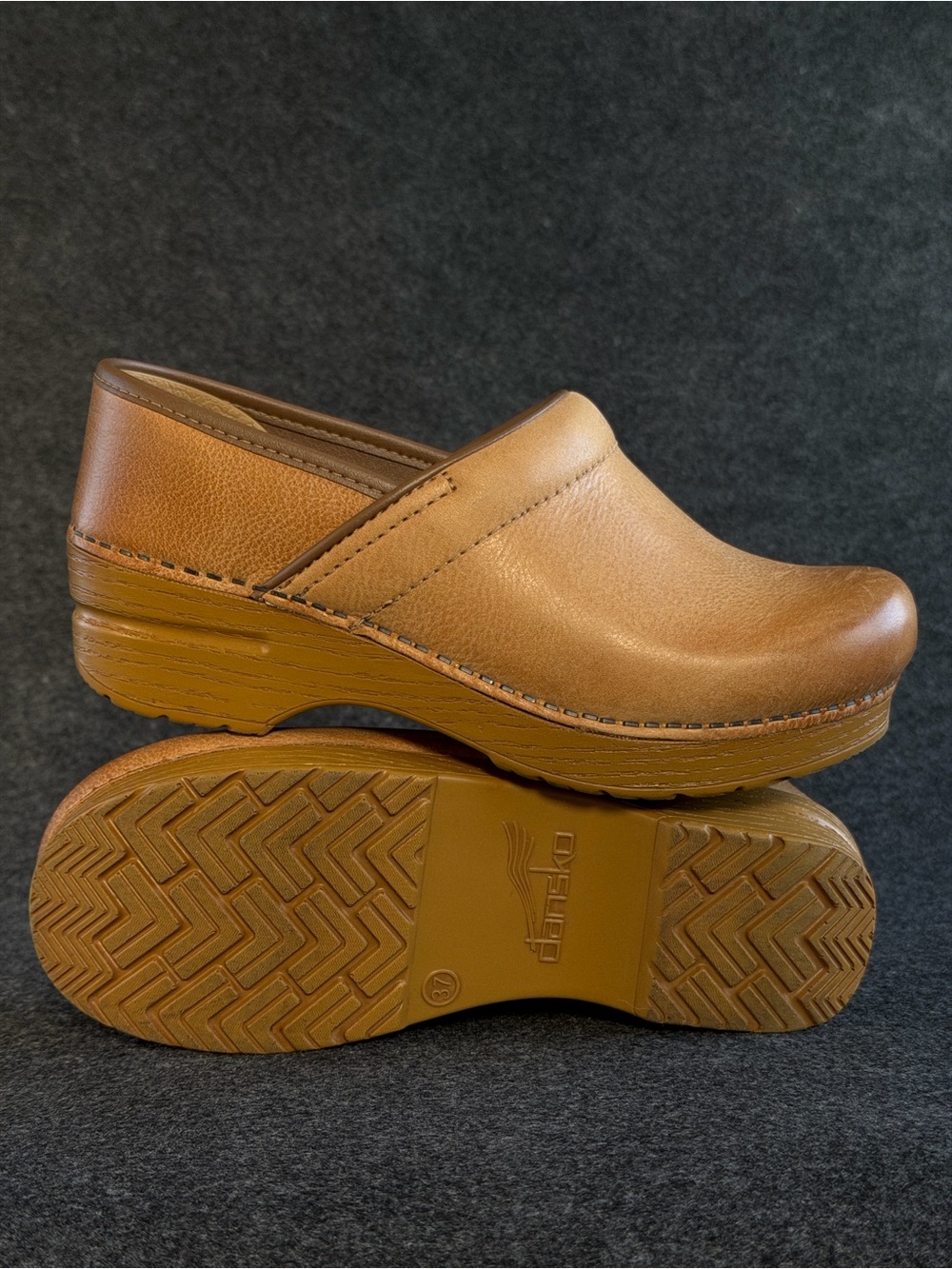 Dansko Professional Clogs 37 Wide Honey Distressed Leather